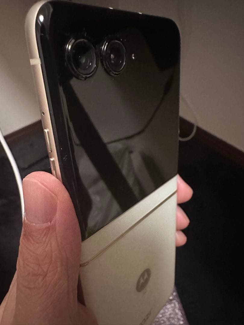 Motorola razr 50d 本体