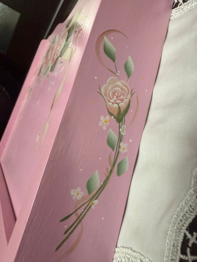 トールペイント作品　ピンクの薔薇とリボン柄　木製収納ボックス
