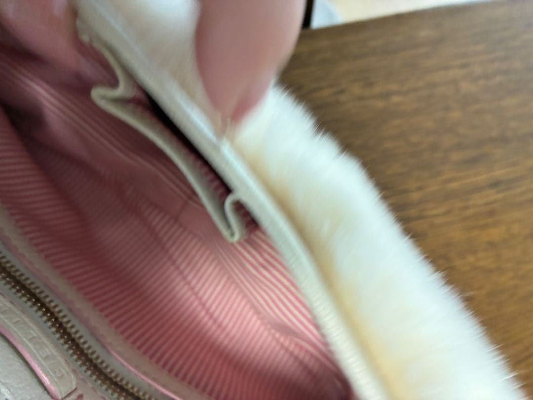 セリーヌファー付きピンクハンドバッグ