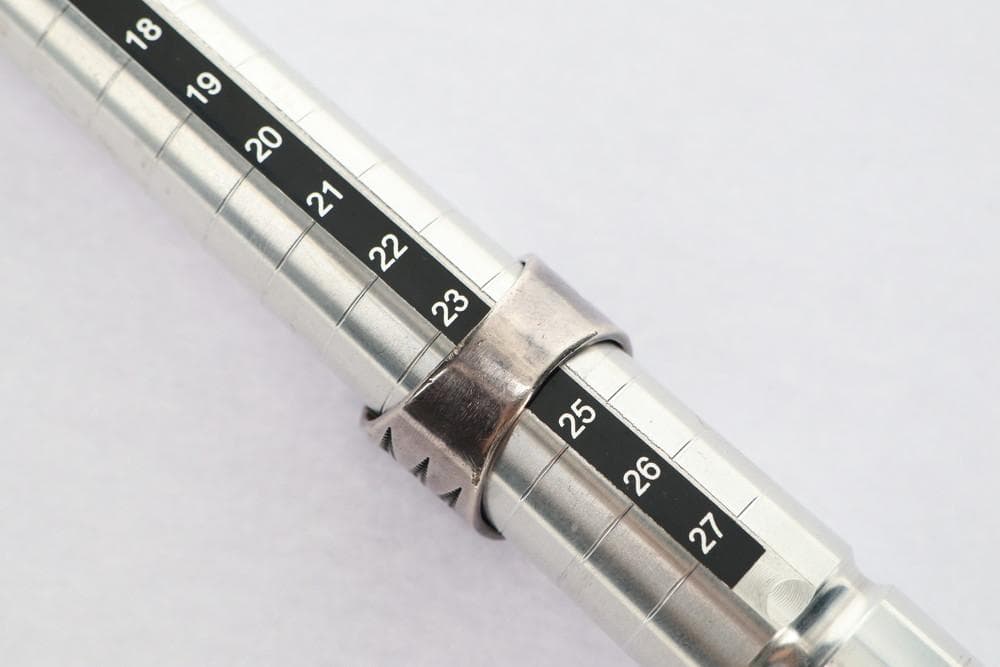 ◆インディアンジュエリー デルバート・ゴードン作 リング約25号　09408