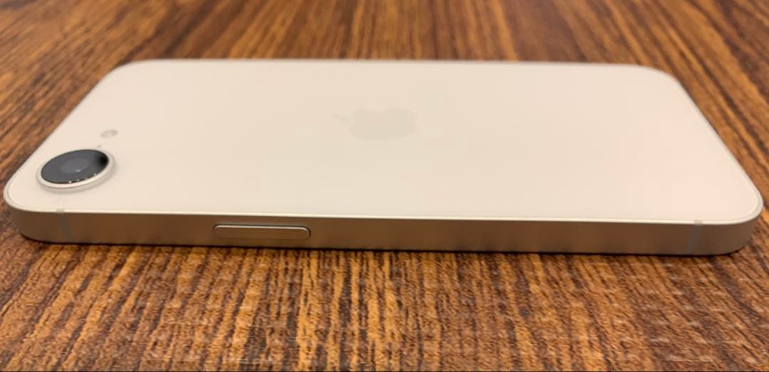 【美品】Apple iPhone 16eホワイト 本体(海外版)