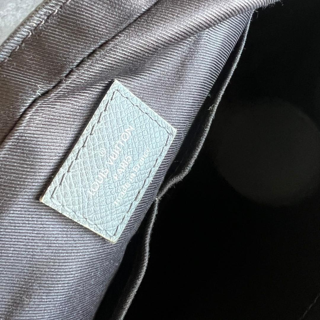 ⭐️LOUIS VUITTON⭐️ヴィトン タイガ PDV PM ビジネスバッグ