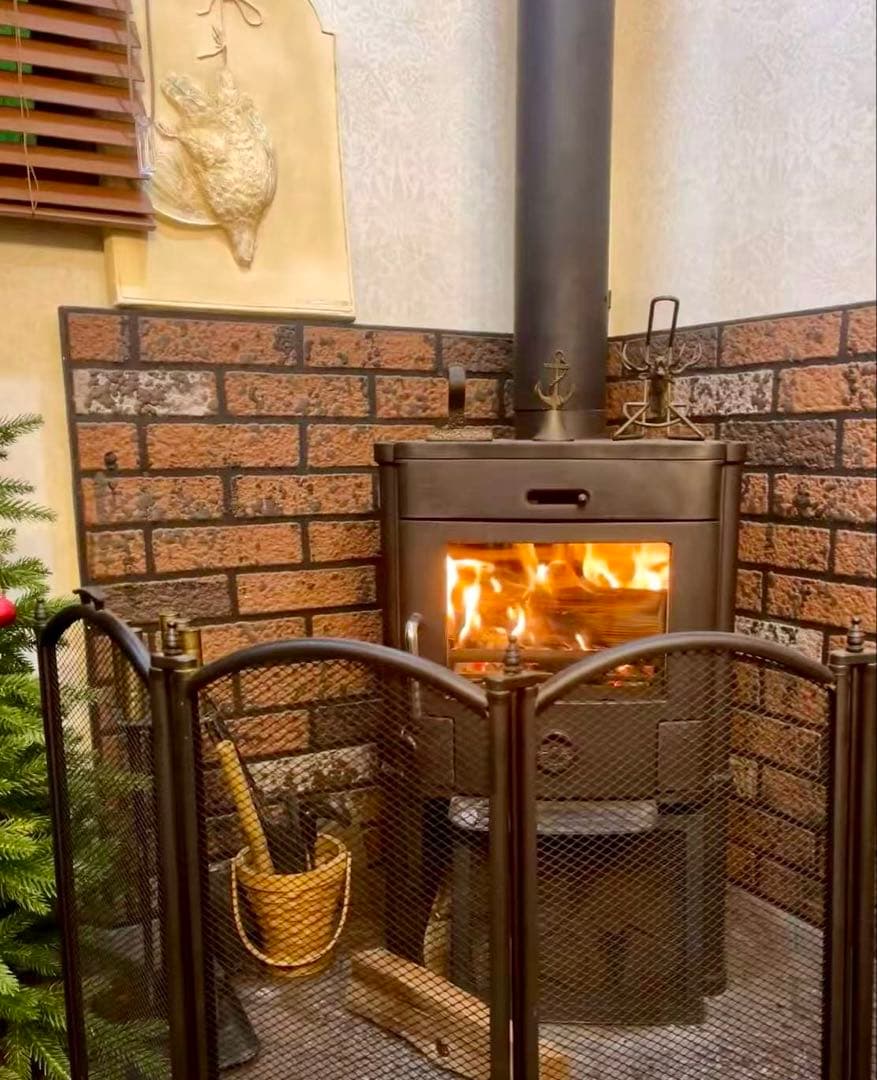 激安　新品鋳鉄薪ストーブ 屋外吸気可能 室内空気を消費しにくい設計 耐熱ガラス