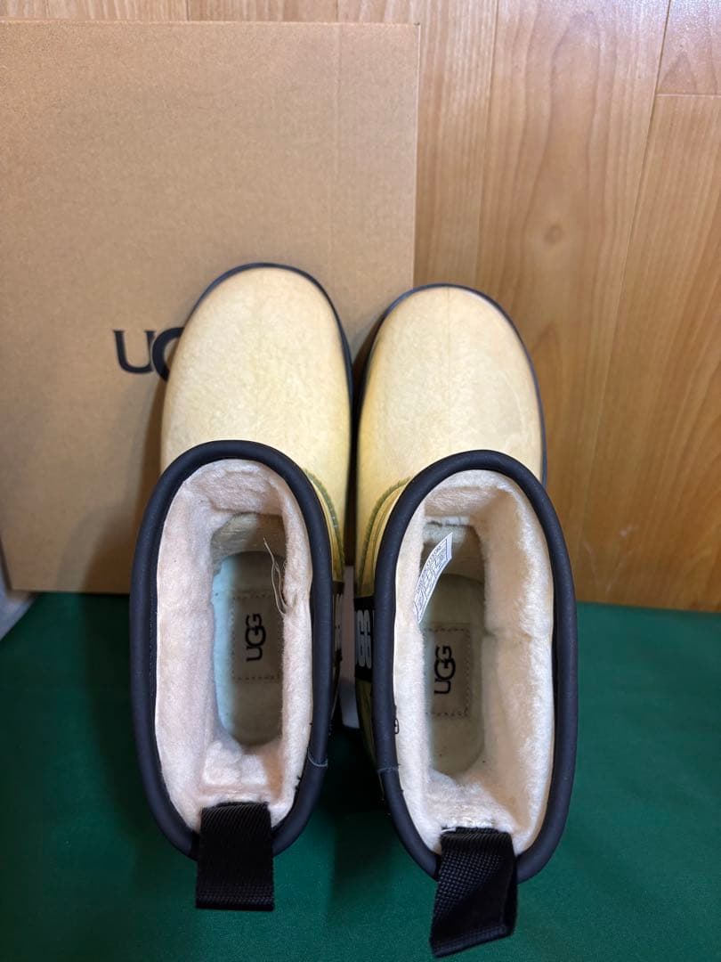 未使用UGG CLASSIC CREAR MINIブーツ アグ　クラッシック