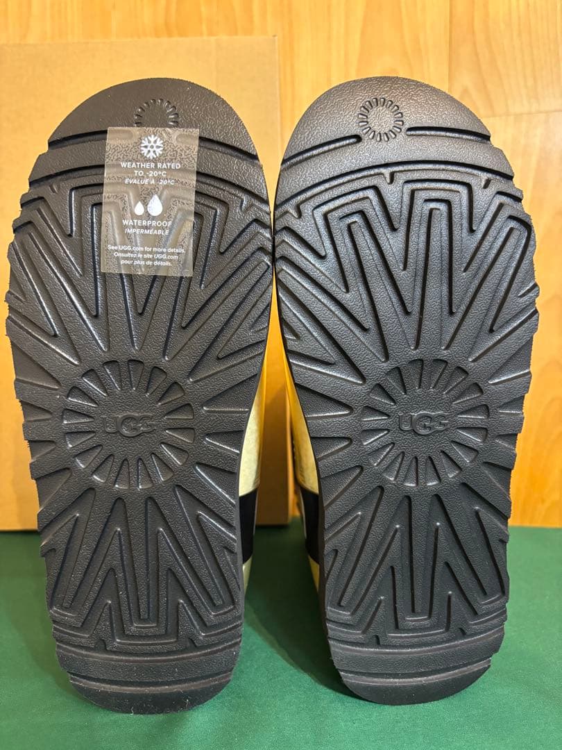 未使用UGG CLASSIC CREAR MINIブーツ アグ　クラッシック