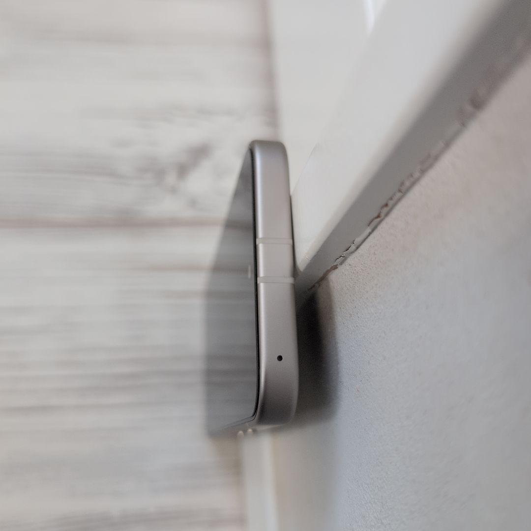 美品【使用少】Google Pixel9a ポーセリン 本体