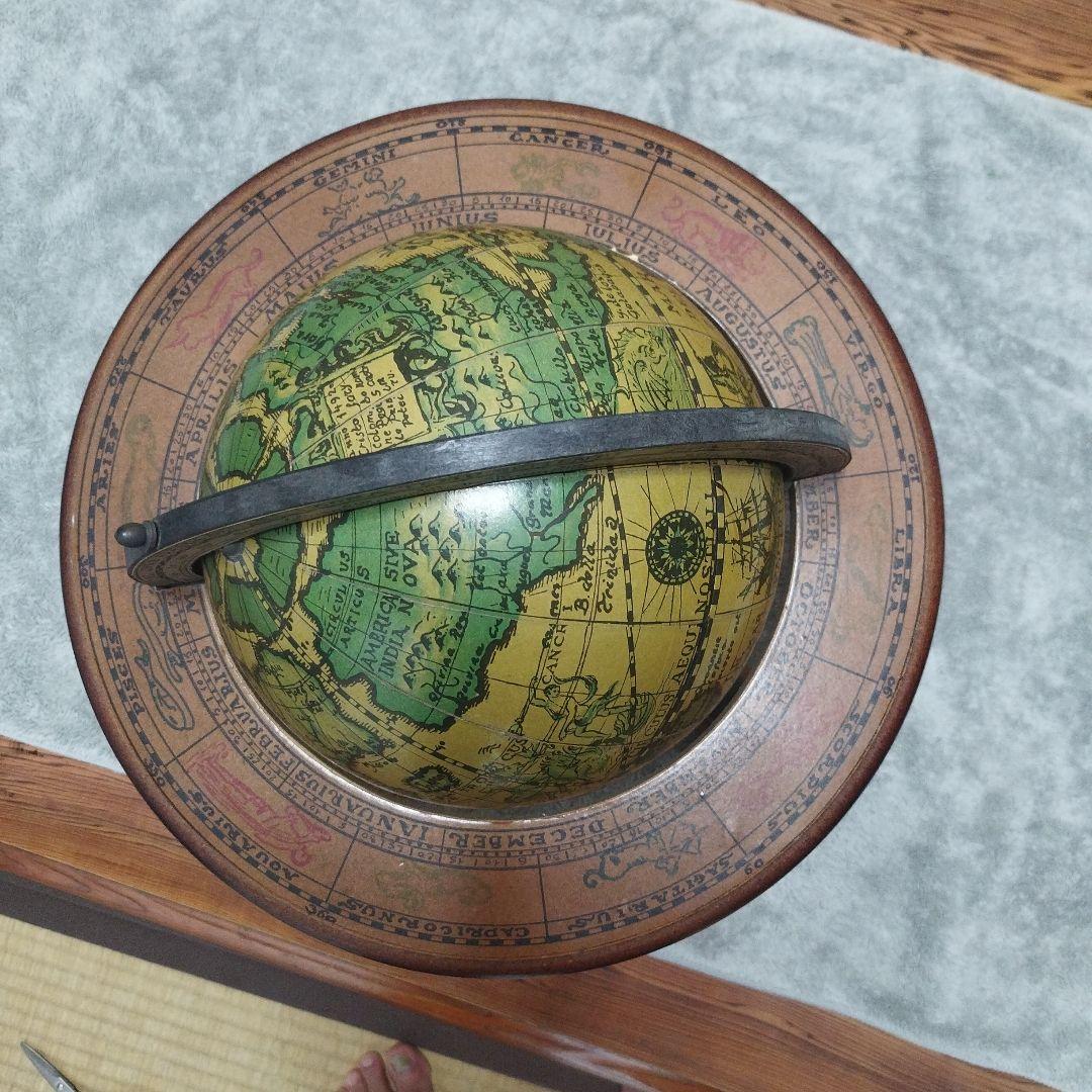 古典的な木製地球儀 約30cm