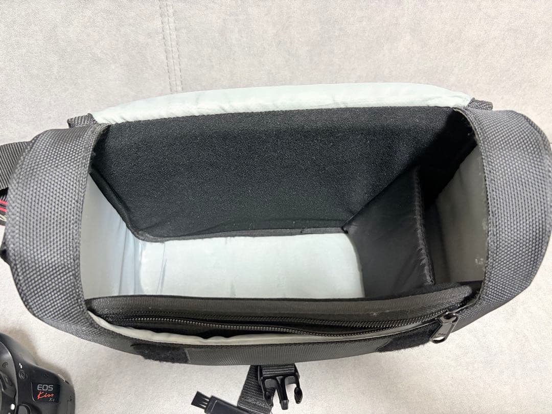 Canon EOS Kiss x4ダブルレンズ デジタル一眼レフセット