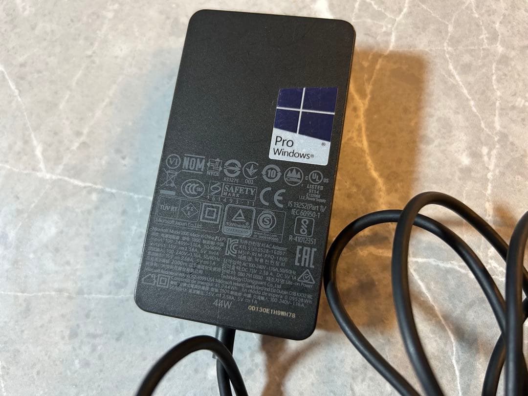 Surface Pro 12.3型 i5 256GB 8GB タイプカバー付き