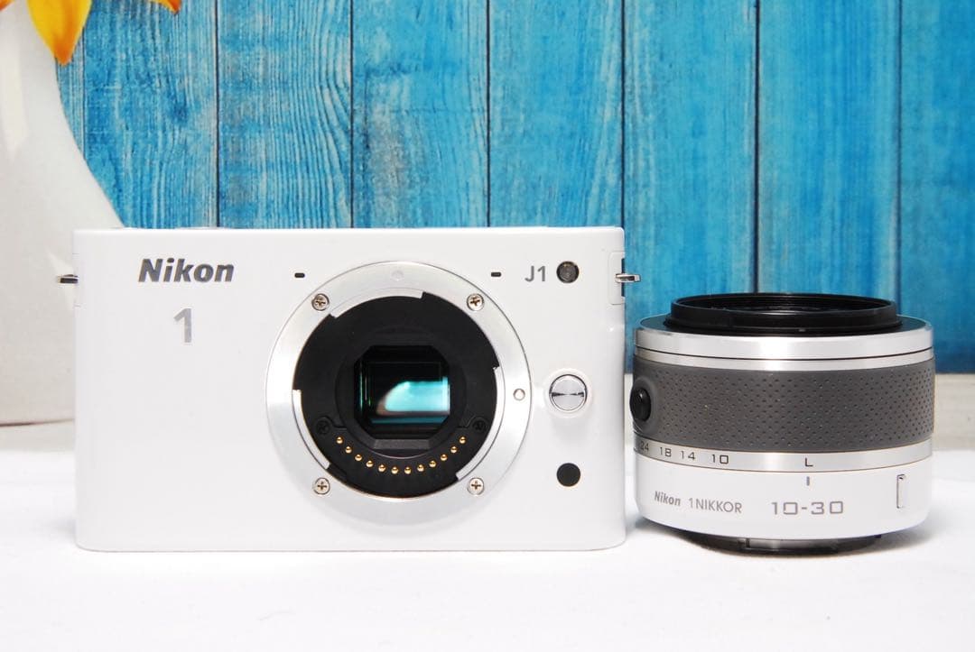 ミラーレス ニコン1 J1 ホワイト 10-30mmレンズ付き Nikon