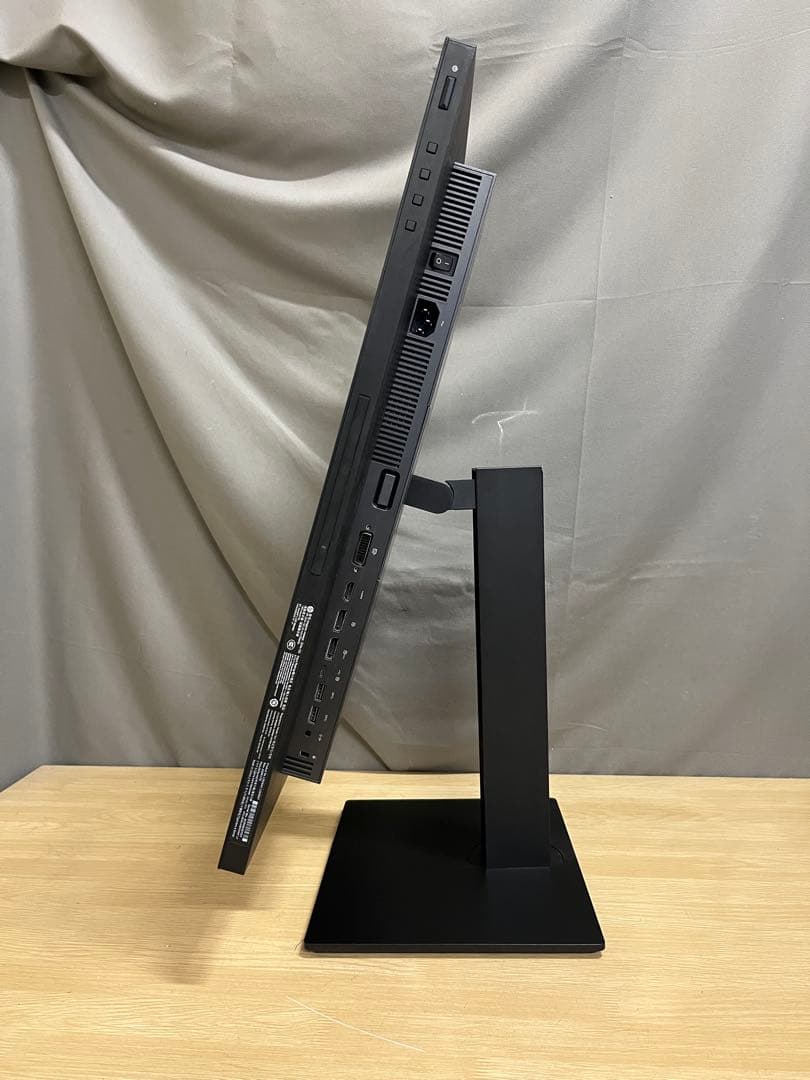 美品HP Z24n G2 24インチモニター　PS4対応　回転機能USB-Cハブ