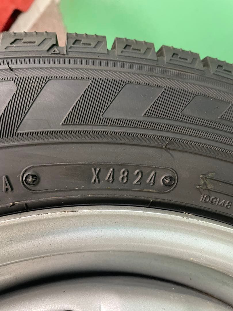 185/60R15 スタッドレスタイヤダンロップ 2024年製タイヤほぼ未使用