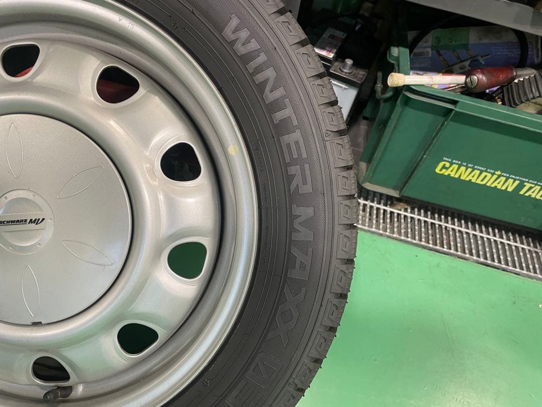 185/60R15 スタッドレスタイヤダンロップ 2024年製タイヤほぼ未使用