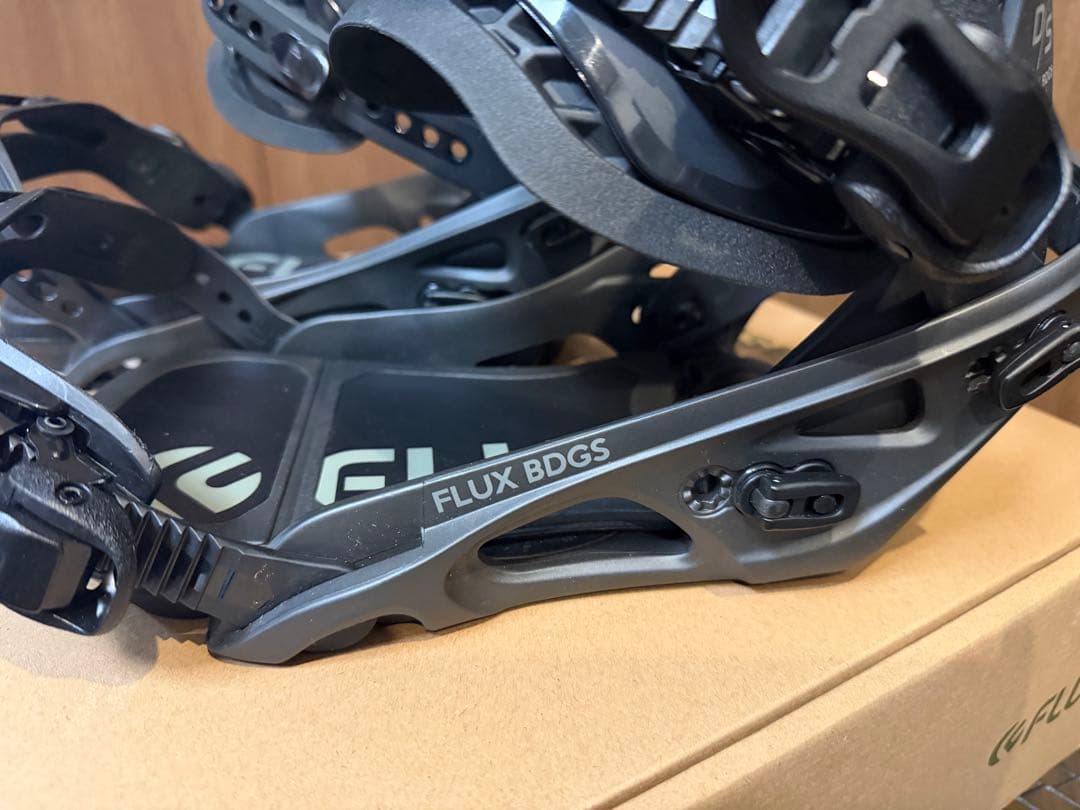 FLUX DS ビンディング M メタリックブラック