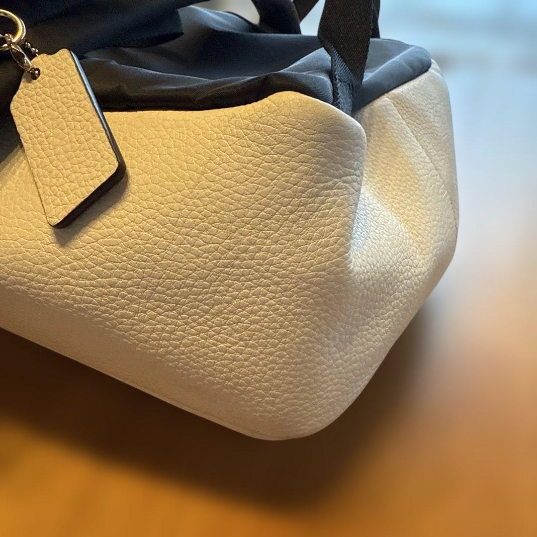 お値下げご相談ください　COACH ホワイト　レザー　リュック　バックパック
