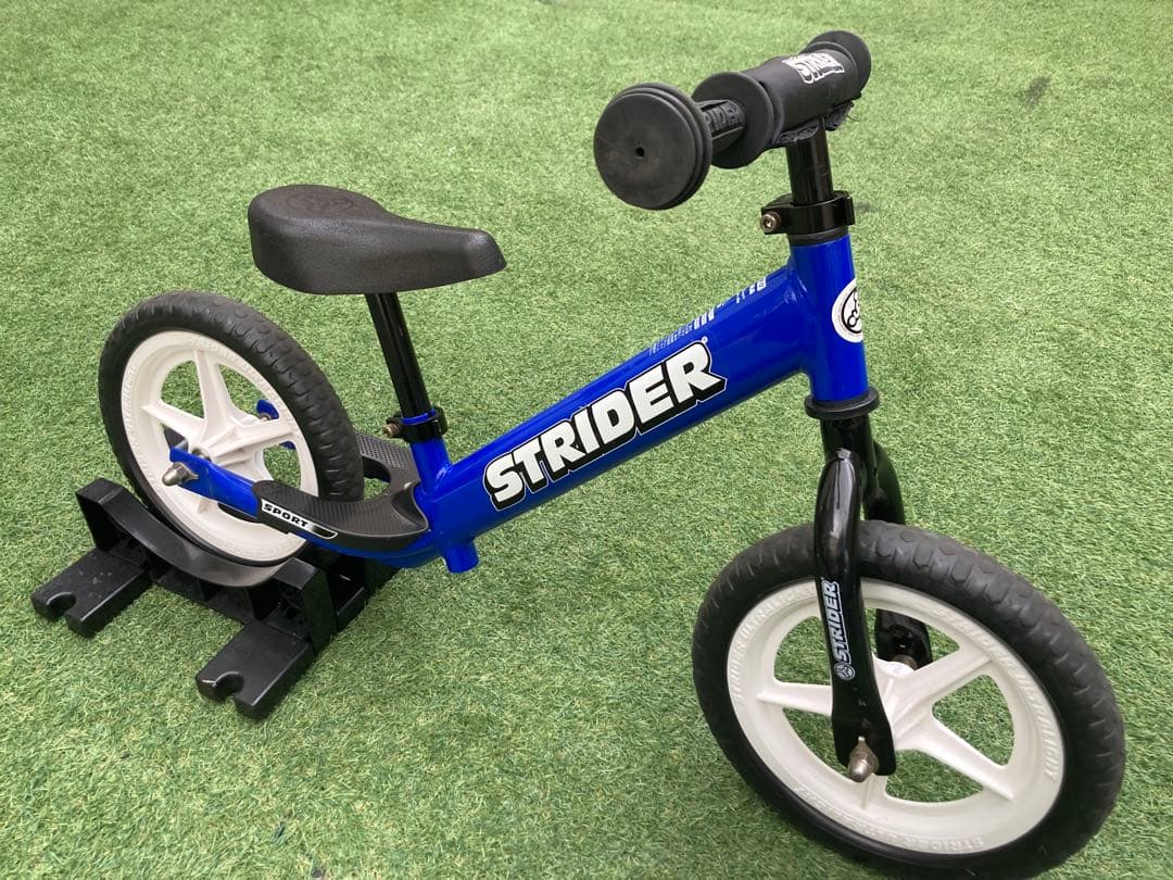 strider ストライダースポーツ　ブルー　美品　 　ホイール（ホワイト）