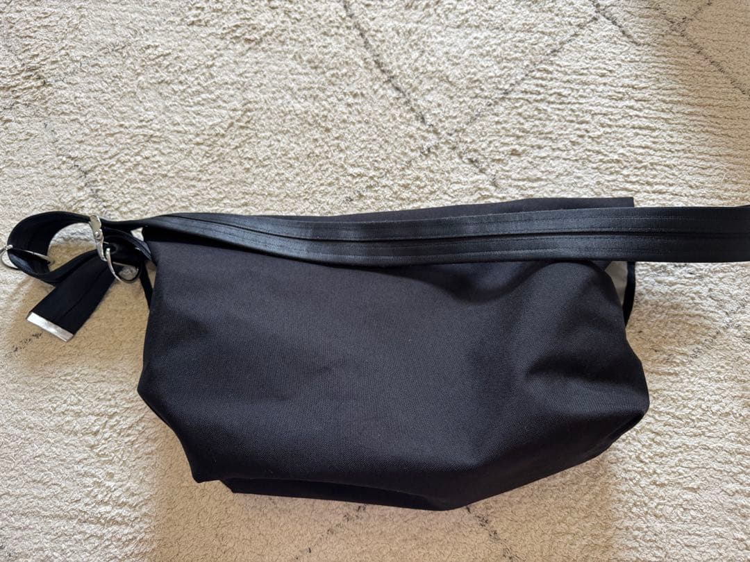 レジスタントメッセンジャーバッグ LowSKOOL