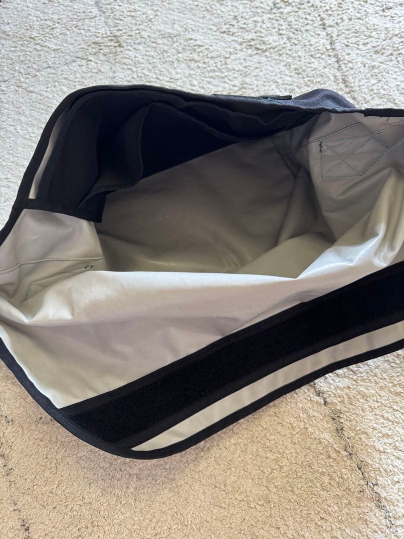 レジスタントメッセンジャーバッグ LowSKOOL