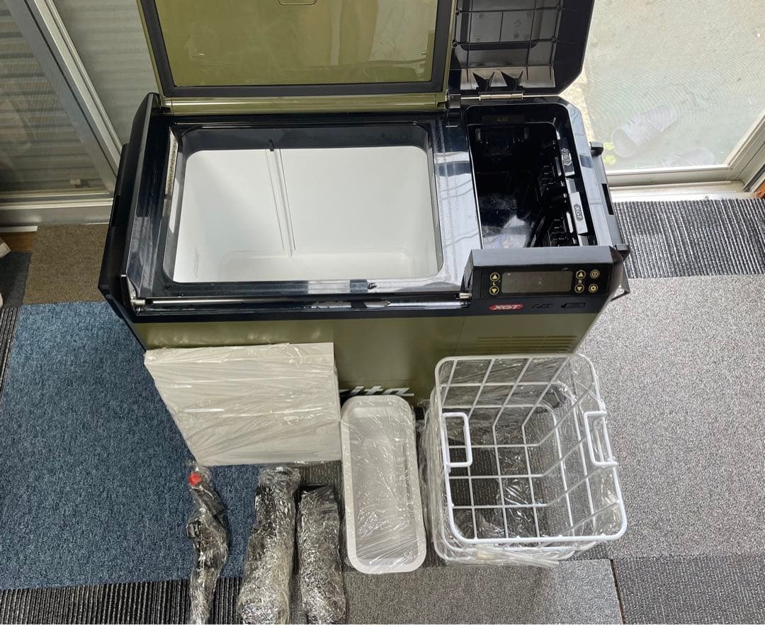 Makita 充電式保冷庫 CW004G 29L