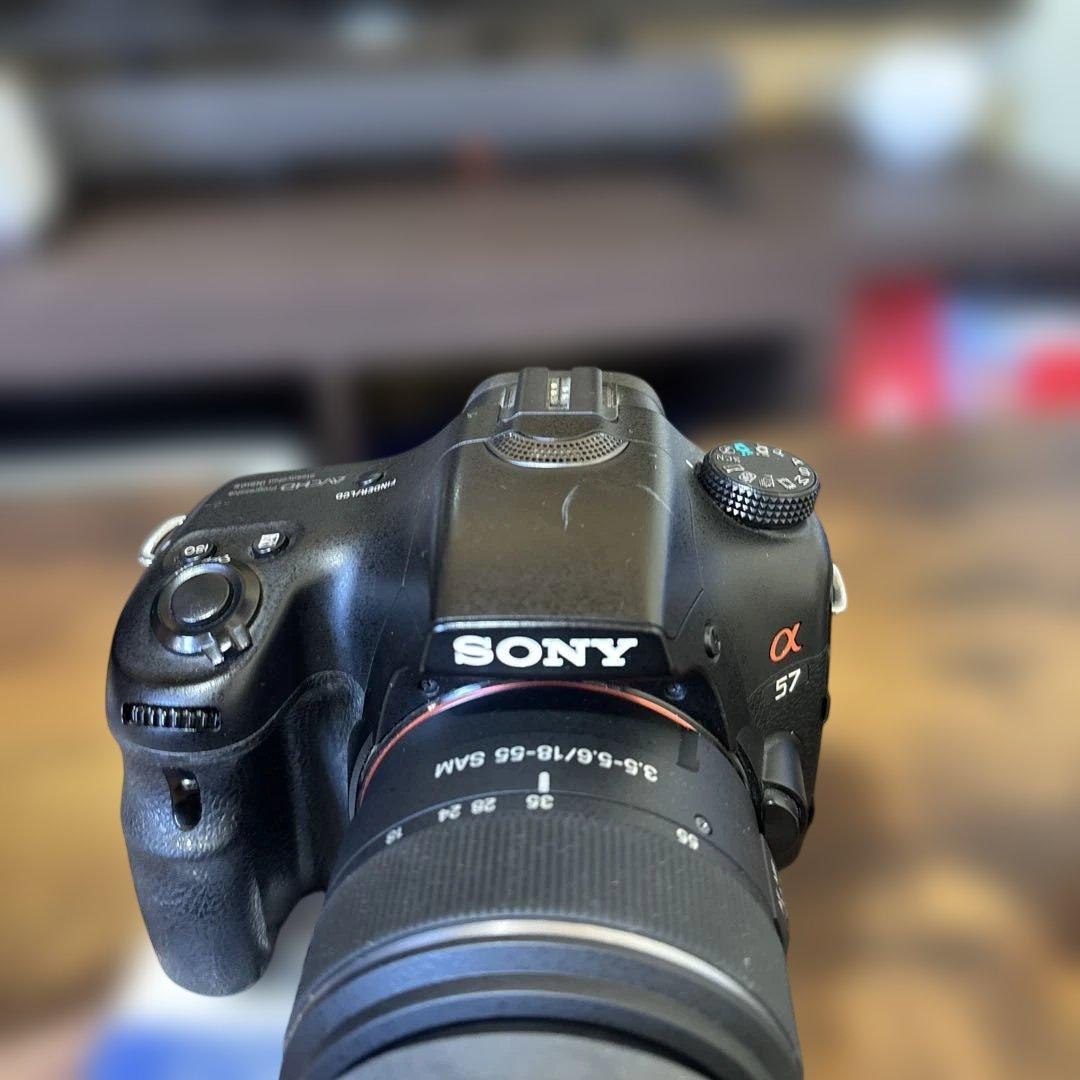 SONY α57 デジタル一眼レフカメラ ダブルズームレンズキット　レンズ2本付