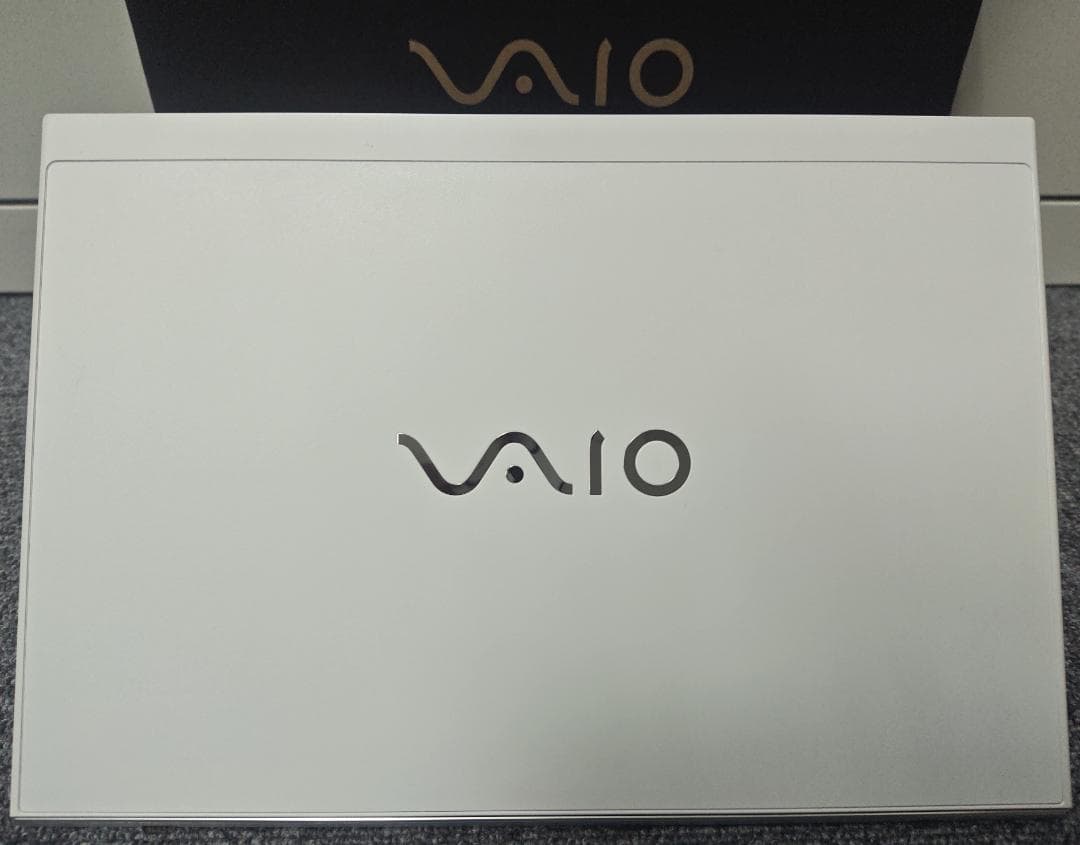 超美品 VAIO S11 ホワイト 新品LCD＆SSD500GBに換装 LTE