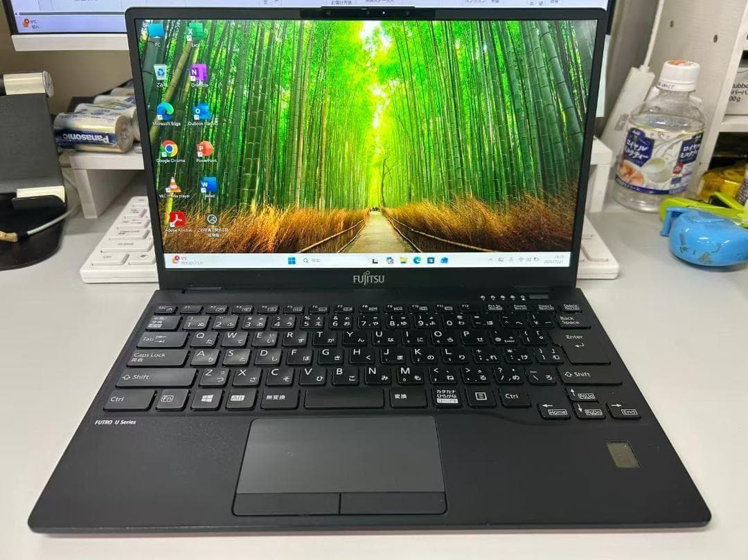 超軽量840g 富士通 LIFEBOOK U9311/M 美品 オフィスあり②