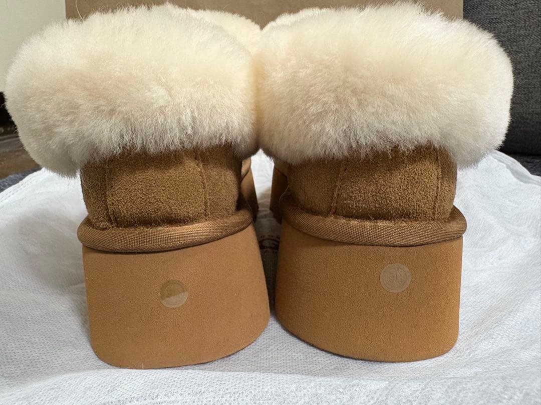 UGG ベージュ 厚底スリッパ