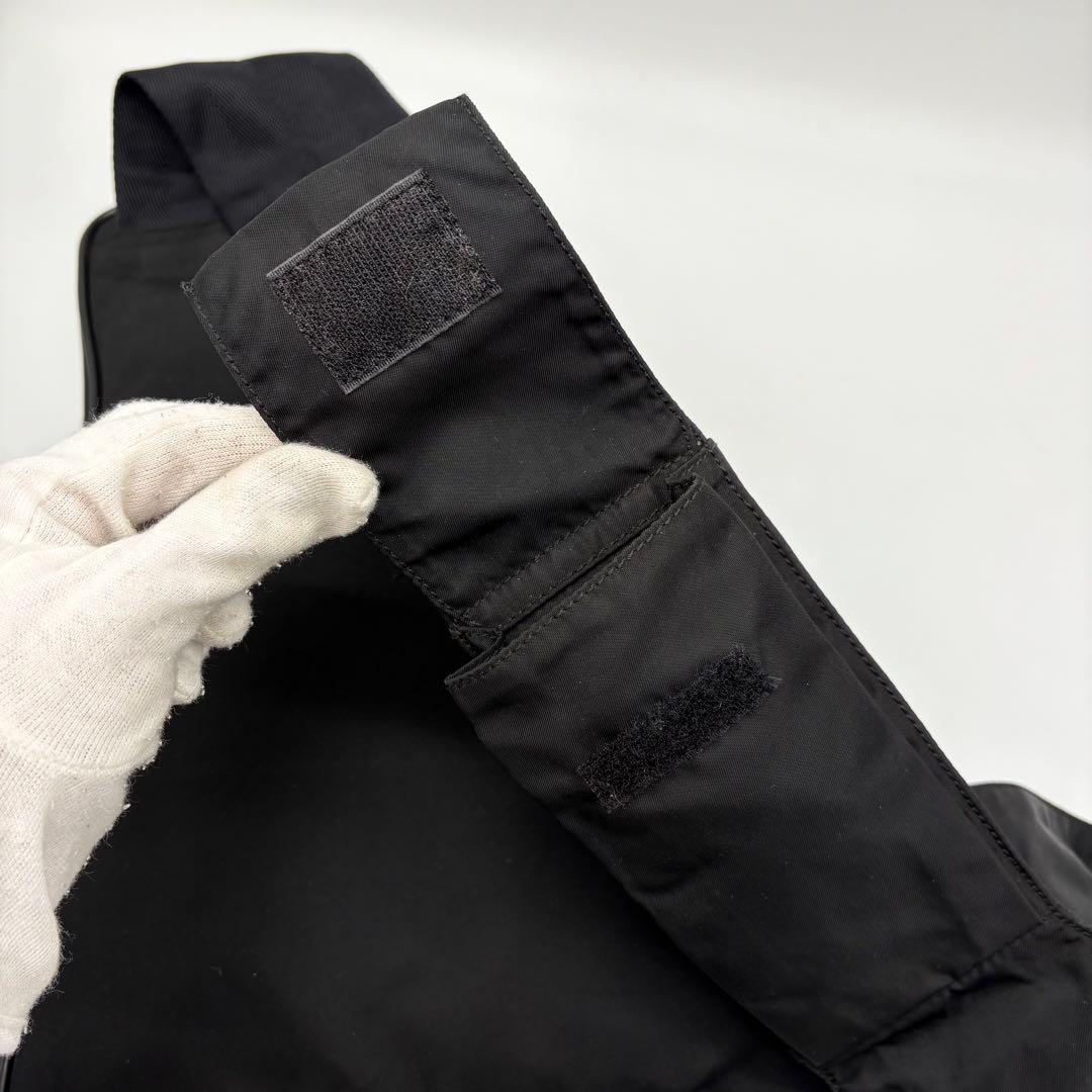 【極美品】PRADA トライアングル ボディバッグ v225 ナイロン ブラック