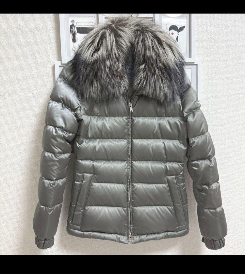 さいとうPRADA グレー グリーン ダウンジャケットファー38