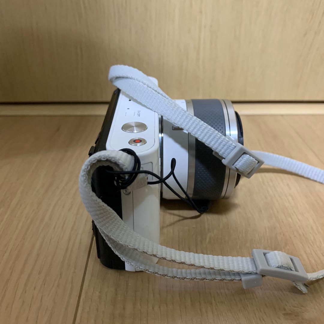 Nikon 1 J1 ホワイト ミラーレスカメラ