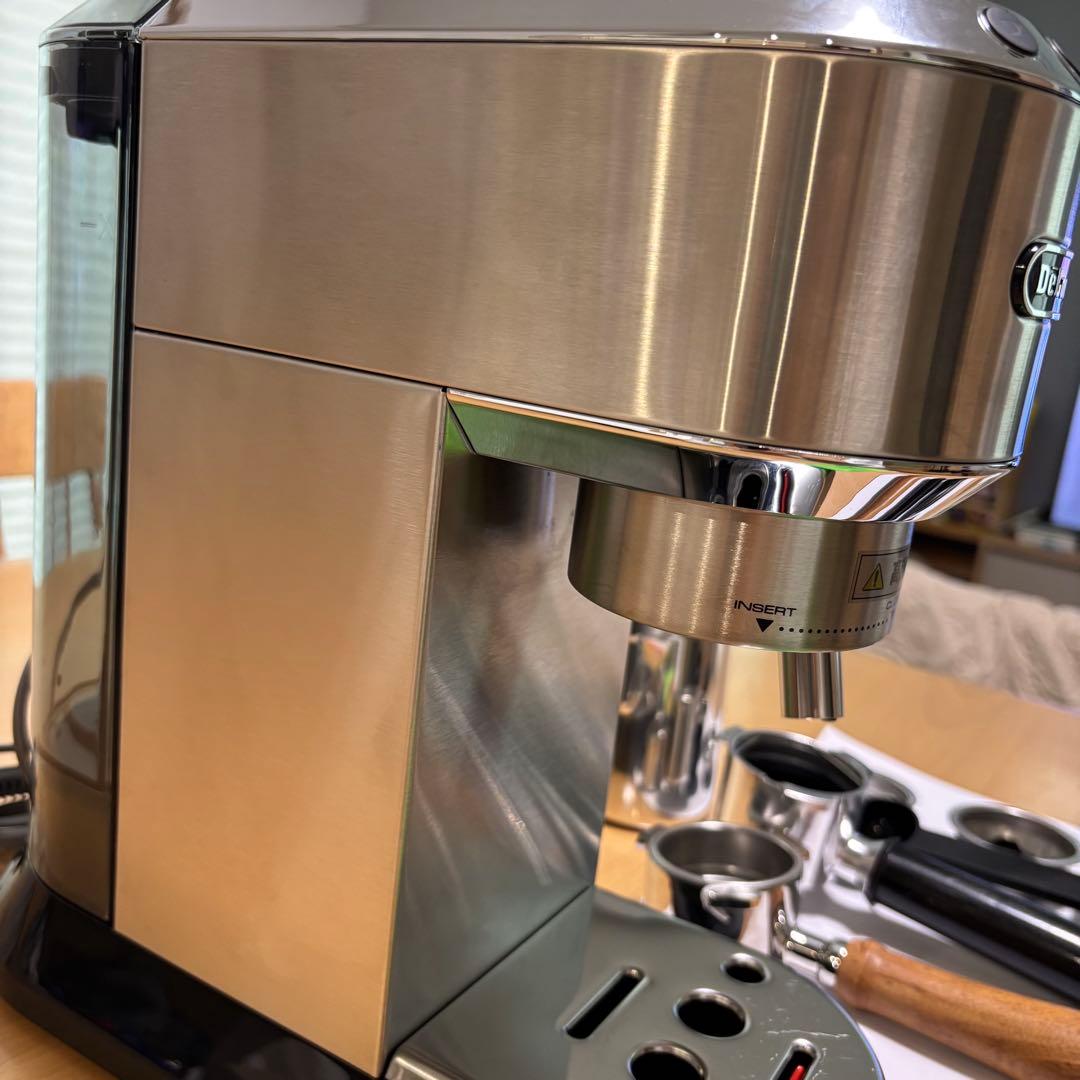 DeLonghi エスプレッソマシン　DEDICA EC680M