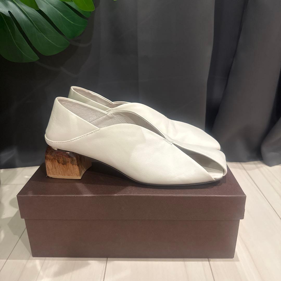 ALM. ERIN LEATHER PUMPS （White）