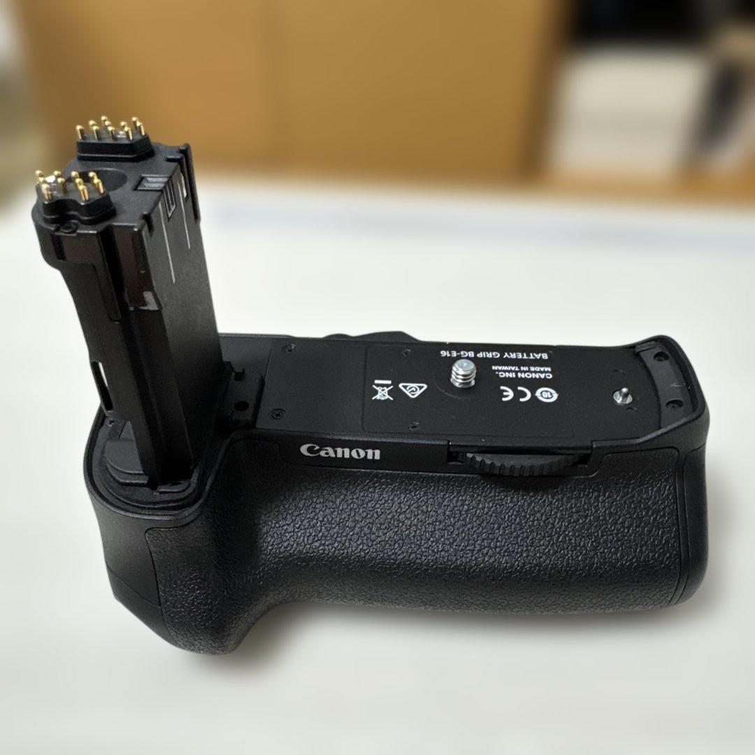 Canon EOS 7D Mark II バッテリーグリップとBG-E16