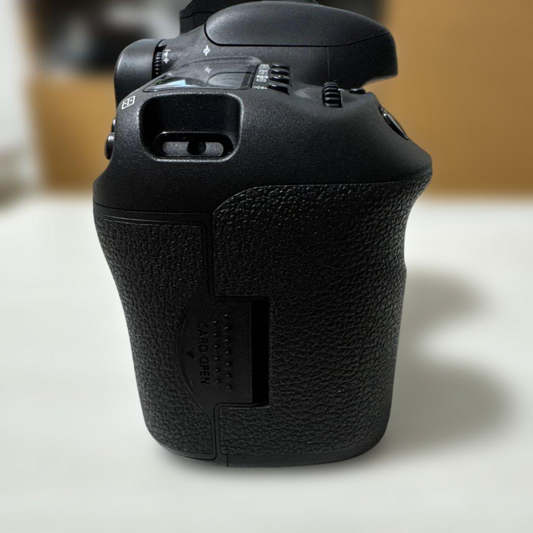 Canon EOS 7D Mark II バッテリーグリップとBG-E16