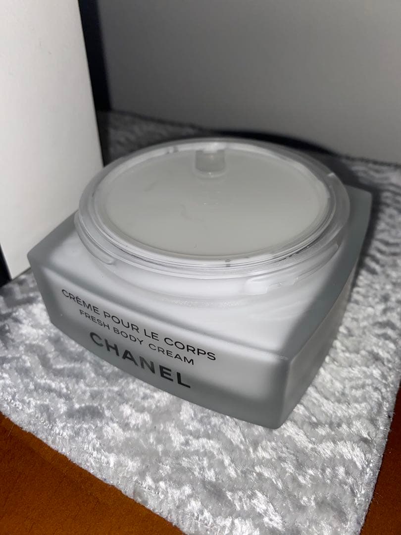 未使用近いCHANEL ボディクリーム レ ゼクスクルジフ フレッシュ　相乗効果