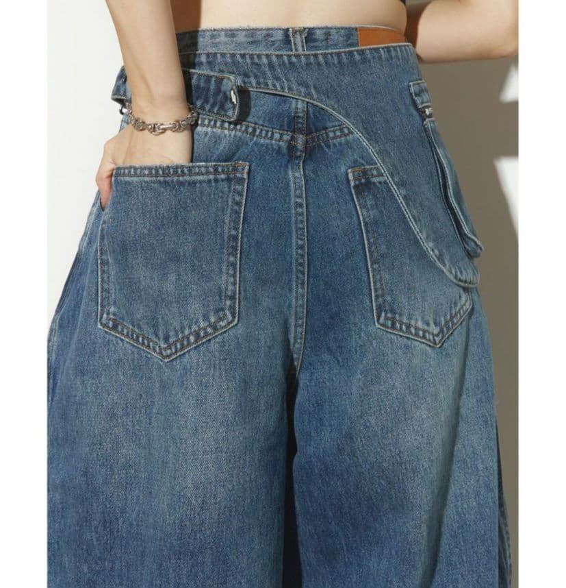 ANDREA&CO.　ポケットベルトデニムパンツ　新品タグ付き　ポケットベルト付