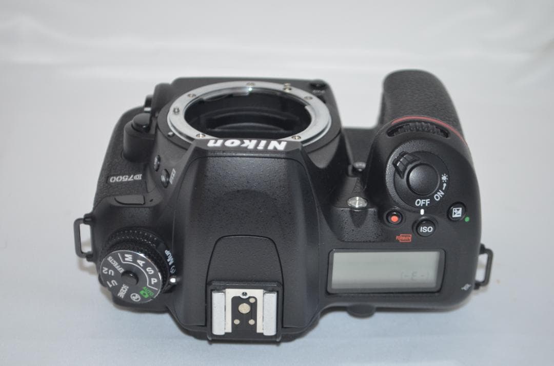 美品 ニコン Nikon D7500☆Wi-Fi搭載＆高速性能☆ダブルレンズ！