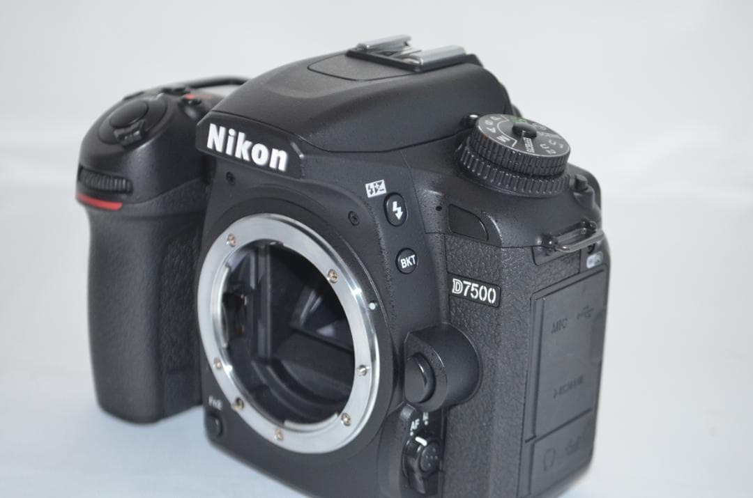 美品 ニコン Nikon D7500☆Wi-Fi搭載＆高速性能☆ダブルレンズ！