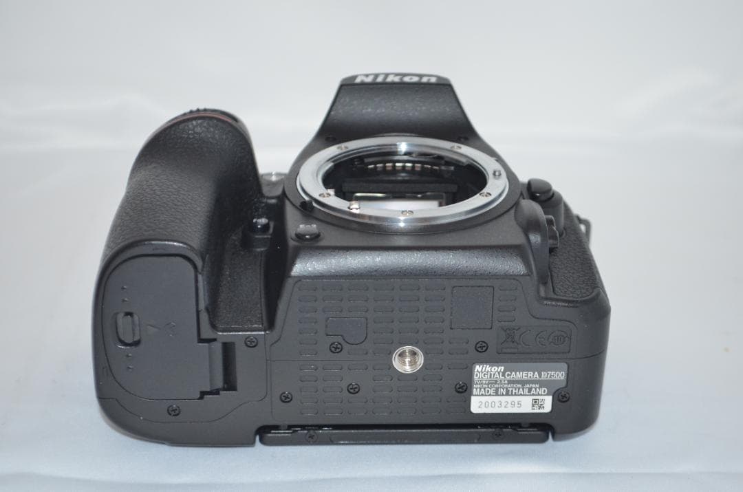 美品 ニコン Nikon D7500☆Wi-Fi搭載＆高速性能☆ダブルレンズ！