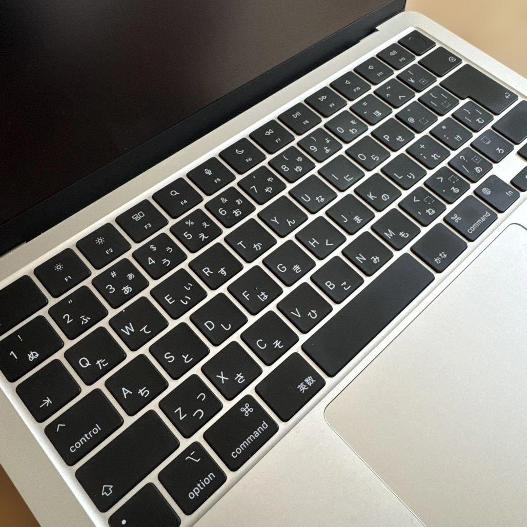 MacBook Air M2 スターライト13インチ　16g/256g SSD