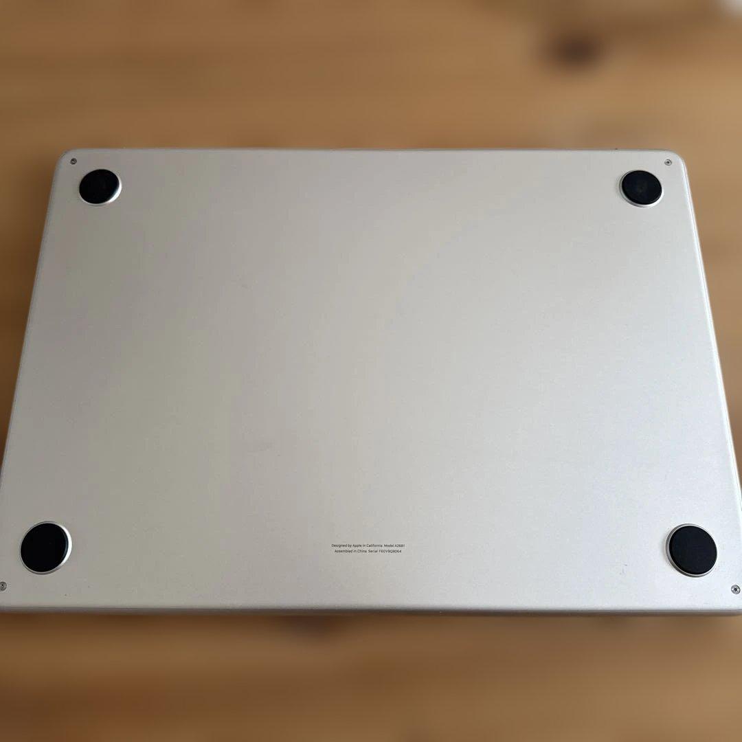 MacBook Air M2 スターライト13インチ　16g/256g SSD