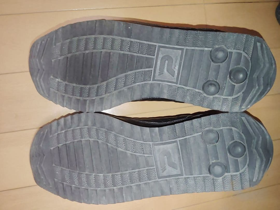 ブラックレザー スリムフィット スニーカー