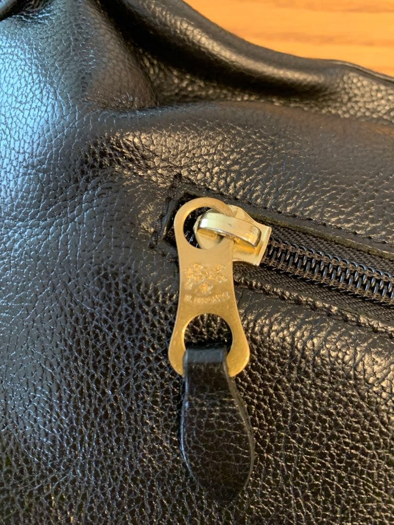 イルビゾンテ　ショルダーバック　黒革