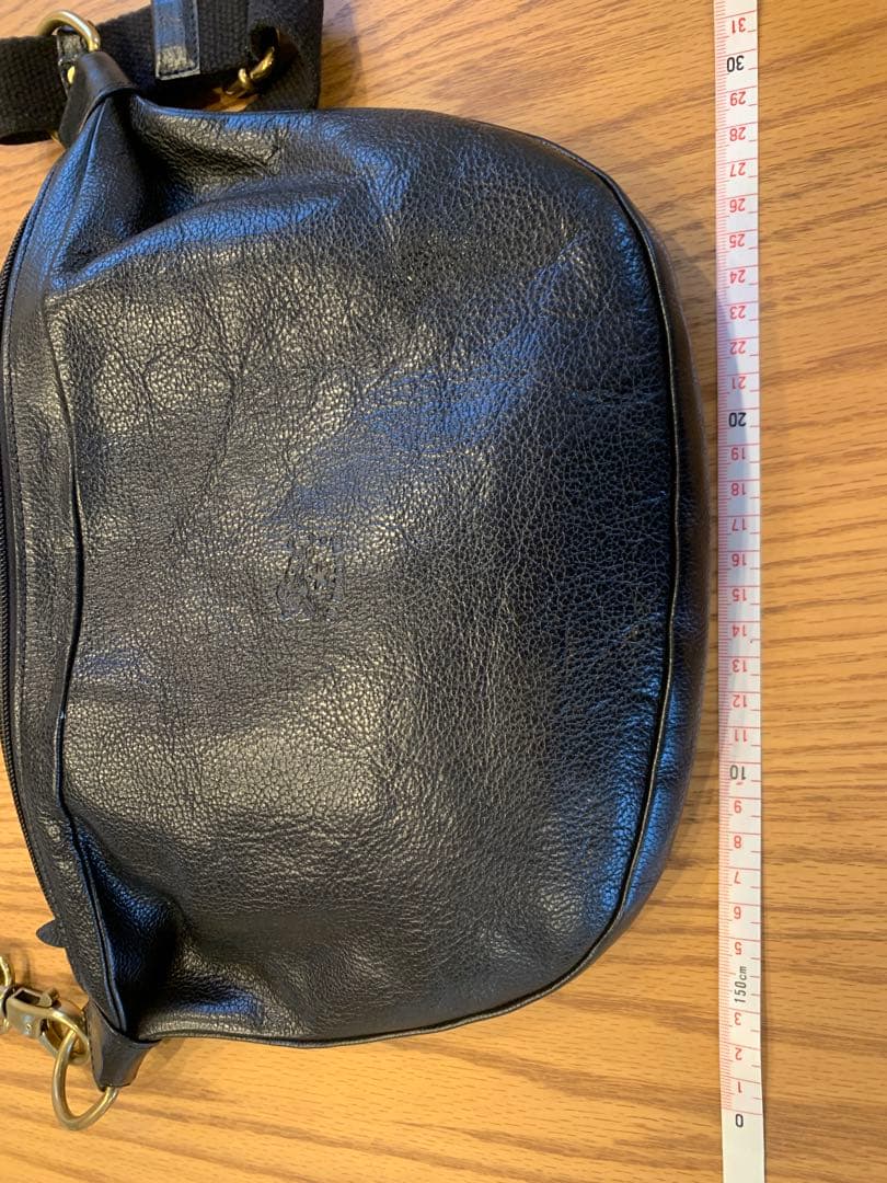 イルビゾンテ　ショルダーバック　黒革