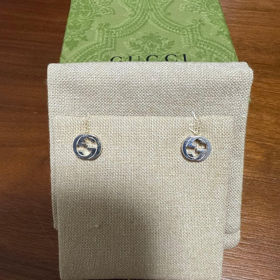 GUCCI シルバーピアス　インターロッキング　スタッズピアス