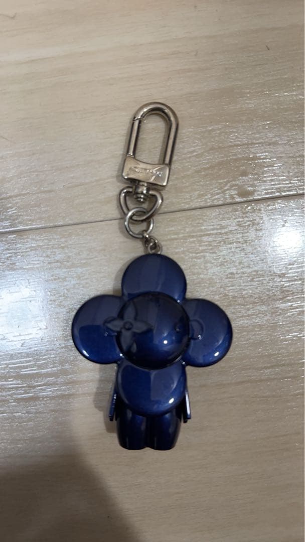 今日だけ！Louis Vuittonキーホルダーヴィヴィエンヌ