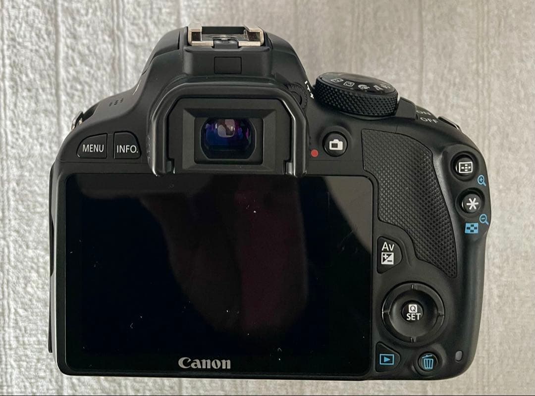 ほぼ未使用CanonキヤノンEOS Kiss X7元箱、取説付