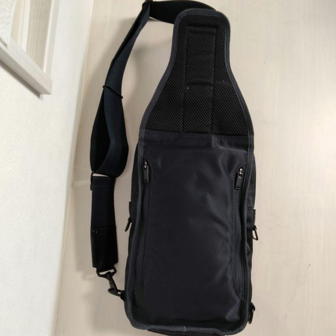 POTER リフト ボディバッグ ナイロン レザー ネイビー スリングショルダー