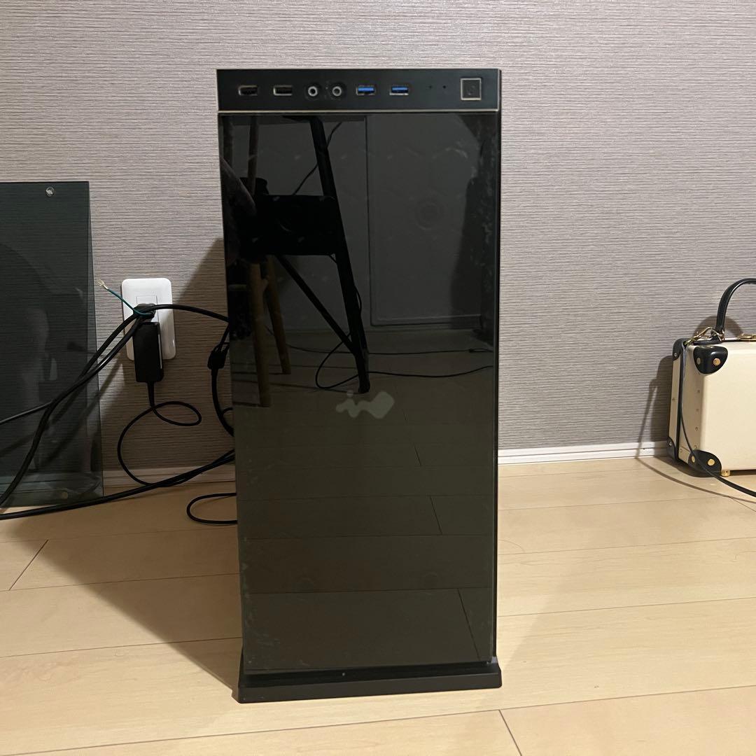 IN WIN ミドルタワー　ブラックガラスPCケース