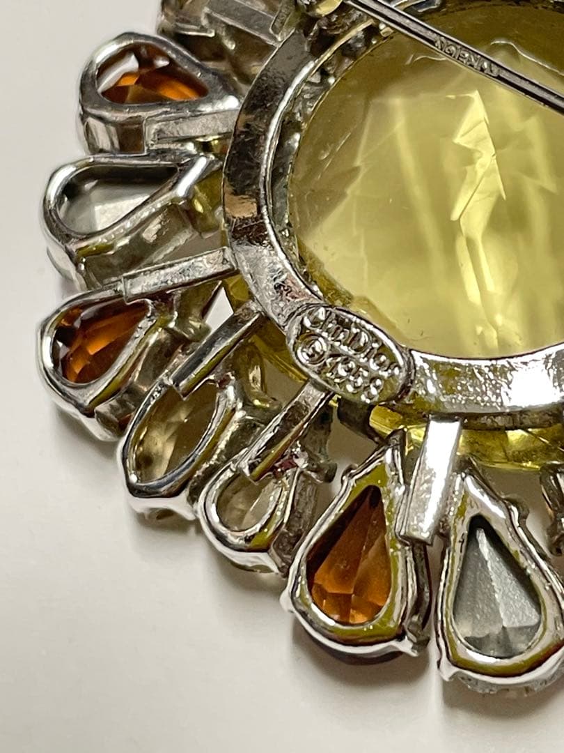 Christian Dior ディオール　ブローチ　❤︎